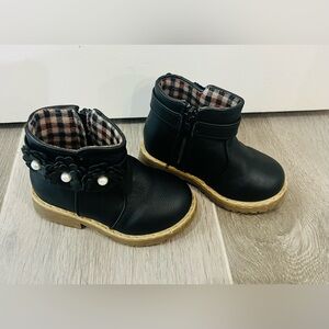🌟3/$22🌟 Black Girls Boots with Floral Detail size 4.